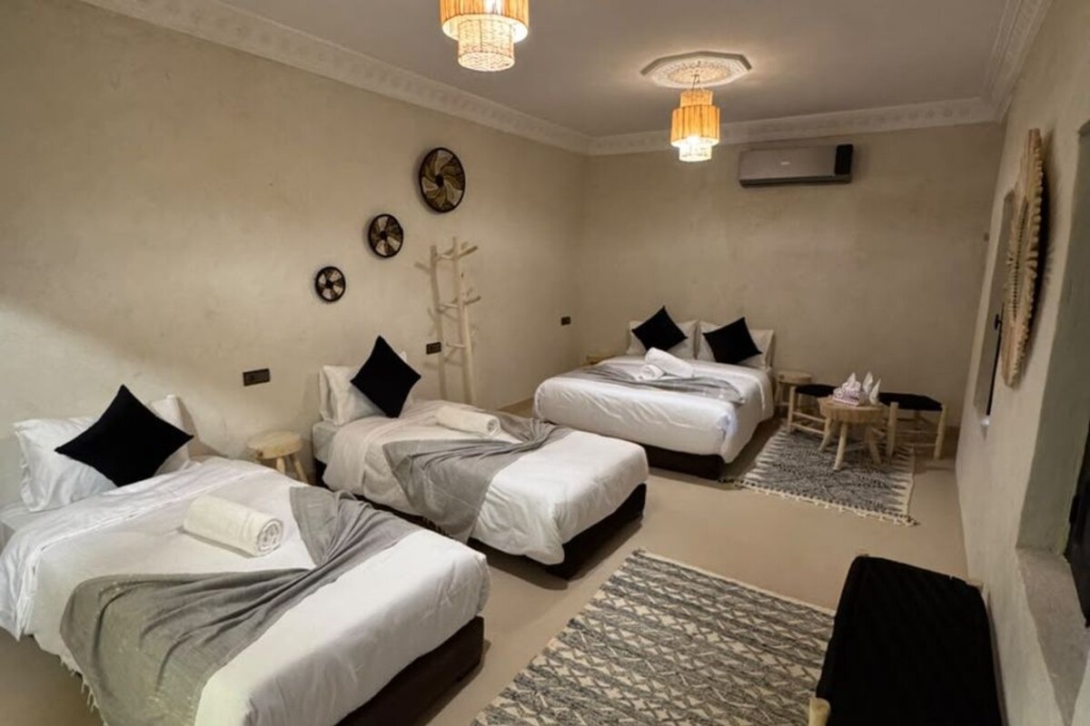 Phòng 4 Deluxe, sân hiên, quang cảnh sân vườn | Truy cập Internet không dây miễn phí 
