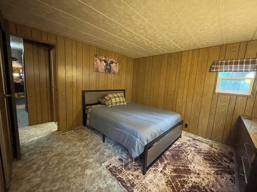 Cozy 2-bedroom place in tranquil Maybell with AC