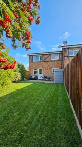 HASA House-Near Woodside Industrial Estate,London Luton Airport and L&D Hospital