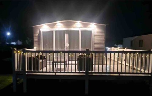 Charming Tattershall Mobile Home 3 Bedrooms, Private Entrance, Shared Pool