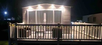 Charming Tattershall Mobile Home 3 Bedrooms, Private Entrance, Shared Pool