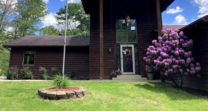 Bull Mountain Lodge - Newly Listed! Huge Deck and Hot Tub near RRG - 12