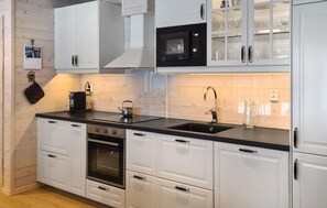 Kitchen - Cozy home in Järpen with sauna (Järpen)