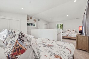 A bedroom with a bed, a desk, a TV, and a window. - Big Pine House! Hot Tub + Dog Friendly + Fire Pit (South Lake Tahoe)