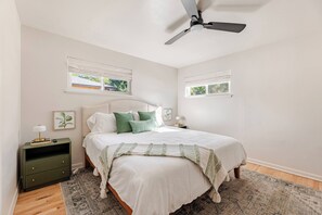 Unclassified image, 3 of 25, button - 3BR Fully Furnished Home Near DU and Wash Park (Denver)