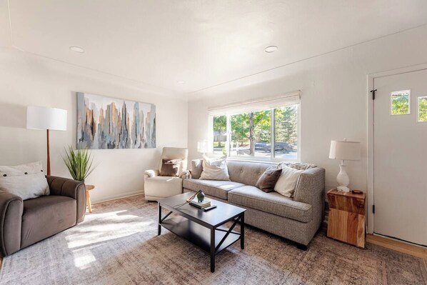 Unclassified image, 1 of 25, button - 3BR Fully Furnished Home Near DU and Wash Park (Denver)