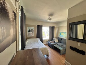 Unclassified image, 2 of 6, button - San Francisco best neighborhood wonderful location light and bright (San Francisco)