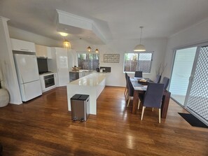 Unclassified image, 5 of 16, button - Whole House In Palm Beach- perfect location! (Palm Beach)