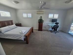 Unclassified image, 3 of 16, button - Whole House In Palm Beach- perfect location! (Palm Beach)