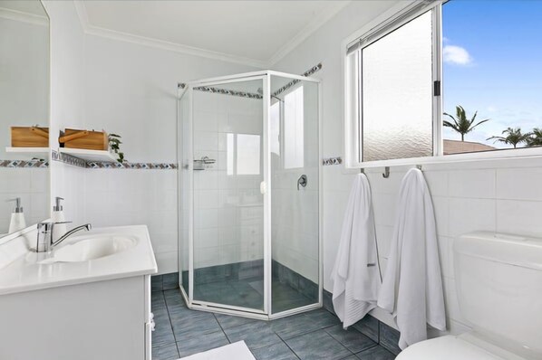 Unclassified image, 1 of 16, button - Whole House In Palm Beach- perfect location! (Palm Beach)