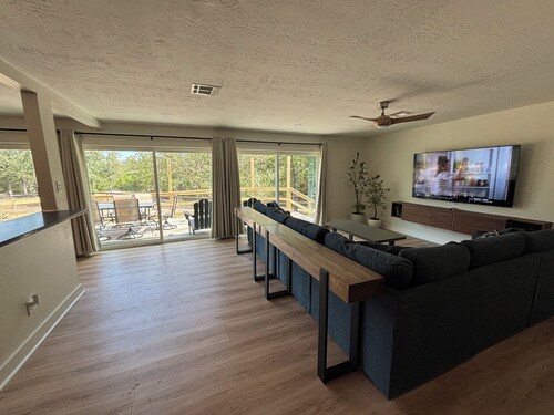 3BR - Sleeps 7 Adults - 5 Minutes from Campus