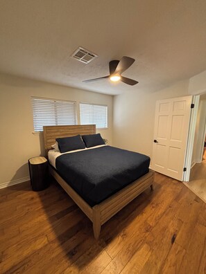 Unclassified image, 3 of 15, button - 3BR - Sleeps 7 Adults - 5 Minutes from Campus (College Station)