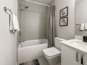 Bathroom - Convenient 2BR Apt w/ In-Unit Laundry (Chicago)