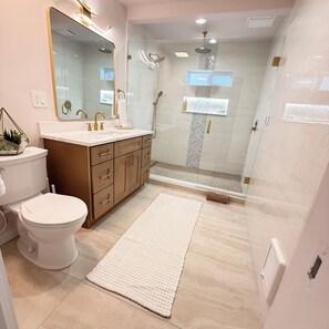 Unclassified image, 3 of 16, button - La Perle. One Bedroom, Where Luxury Meets the Tide (Seattle)