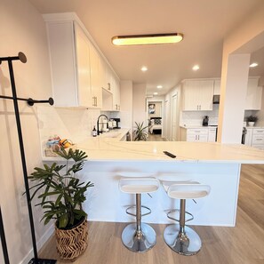Unclassified image, 4 of 16, button - La Perle. One Bedroom, Where Luxury Meets the Tide (Seattle)