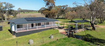 The Cottage Farm Stay - 3 Bed, 2 Bath in Molong (Pet Friendly)