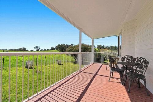The Cottage Farm Stay - 3 Bed, 2 Bath in Molong (Pet Friendly)