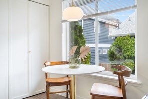 Unclassified image, 4 of 37, button - Magnolia 2B / King bed / Fenced / dog fdly / AC (Seattle)
