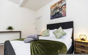 Room - The Cosy Pavilion Stylish 2BR Home With Free Street Parking (Durham)
