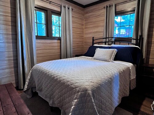 Charming Renovated Northwoods Cabin on Chetek Chain of Lakes