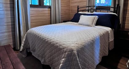 Charming Renovated Northwoods Cabin on Chetek Chain of Lakes