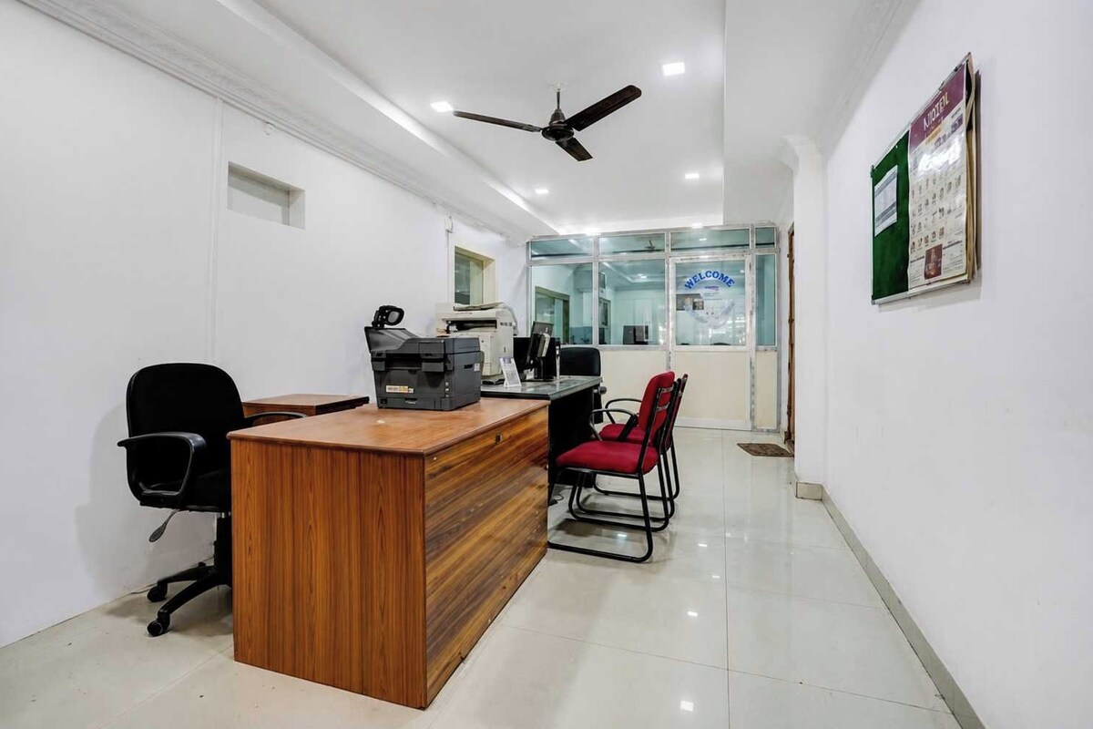 Suite | Hall