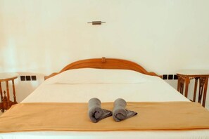 Unclassified image, 4 of 32, button - Un's Hotel (Badung)
