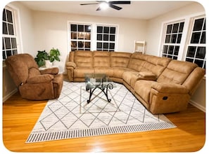 Unclassified image, 3 of 25, button - Family Pet friendly Private 11-Acre Country Retreat with 6 bedrooms & Disc Golf (Griffin)