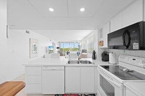Private kitchen - Bay Forest 3BR | Preserve Views (Naples)