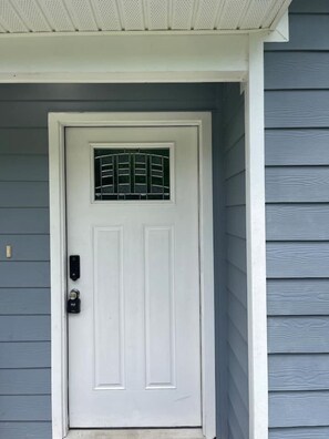 A white door with a window and a keypad lock. - [5B/2B]-Spacious 5-bedroom house in quaint Quincy for working crews (Quincy)