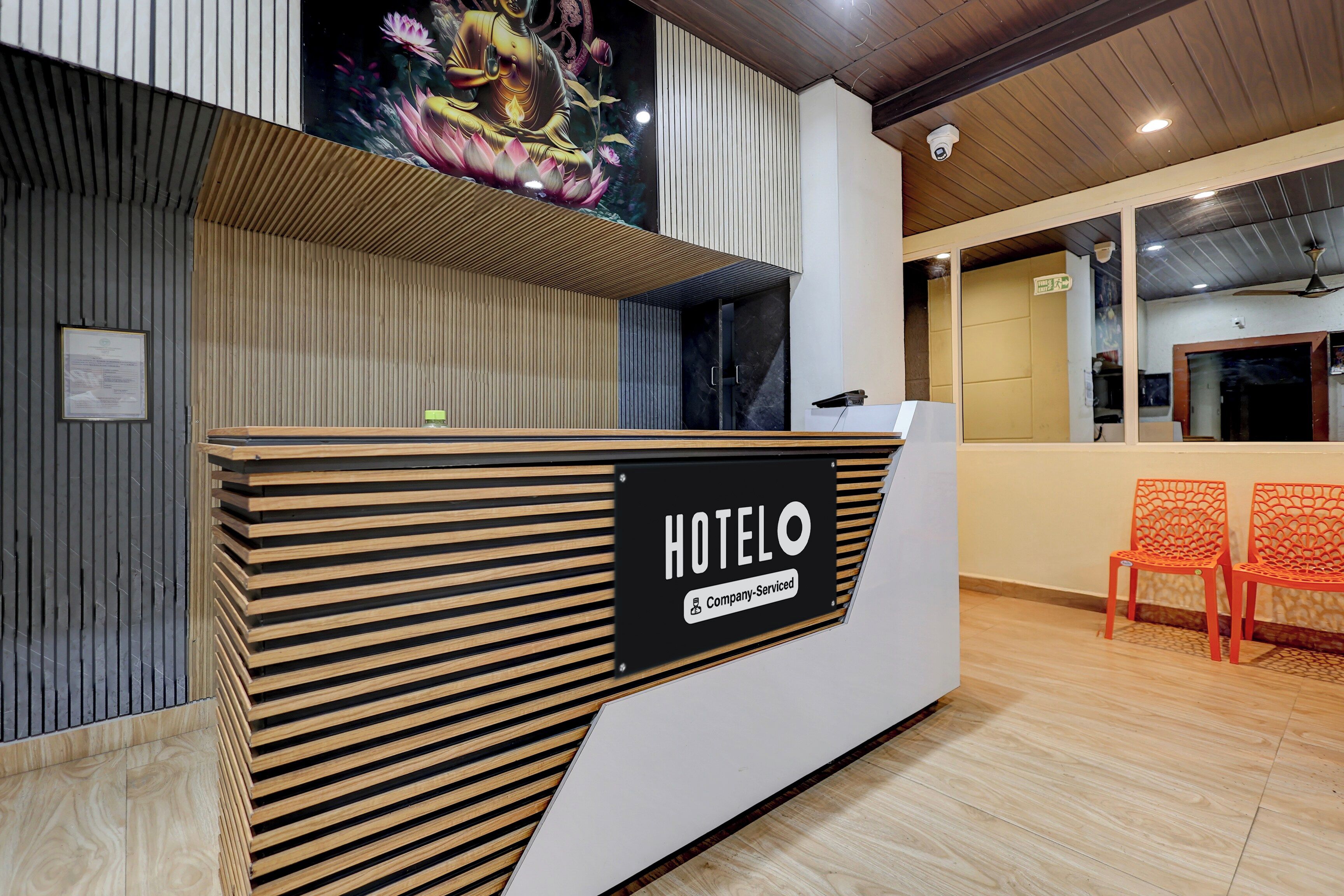 A hotel reception desk with a sign indicating it is company-serviced.