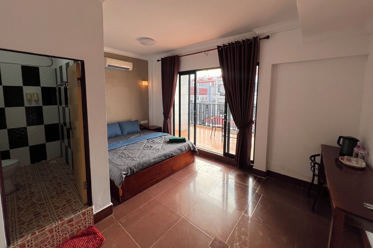 Deluxe Twin Room, Balcony, City View | Desk, laptop workspace, free WiFi