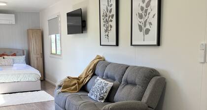 Kiawarra Cream Cabin
313 Ceres Siding Road. Narromine NSW 2821