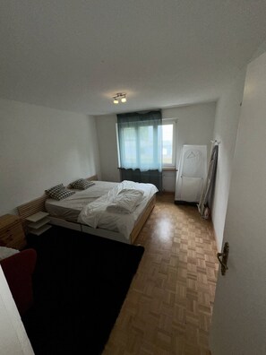 Luokittelematon kuva, 5 kautta 9, painike
