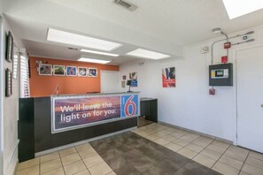 Lobby - 2 QUEEN BEDS || Non-Smoking (Dothan)