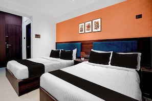 Classic Room | WiFi (free) - Collection O Santacruz Railway Station (Mumbai)