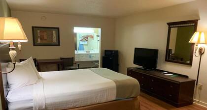 1 Queen Bed | Non-Smoking, Micfridge