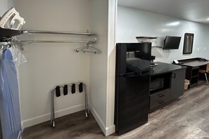 A compact kitchen with a refrigerator, microwave, and a small dining area. - 2 Queen Beds | Non-Smoking, Micfridge (Hesperia)