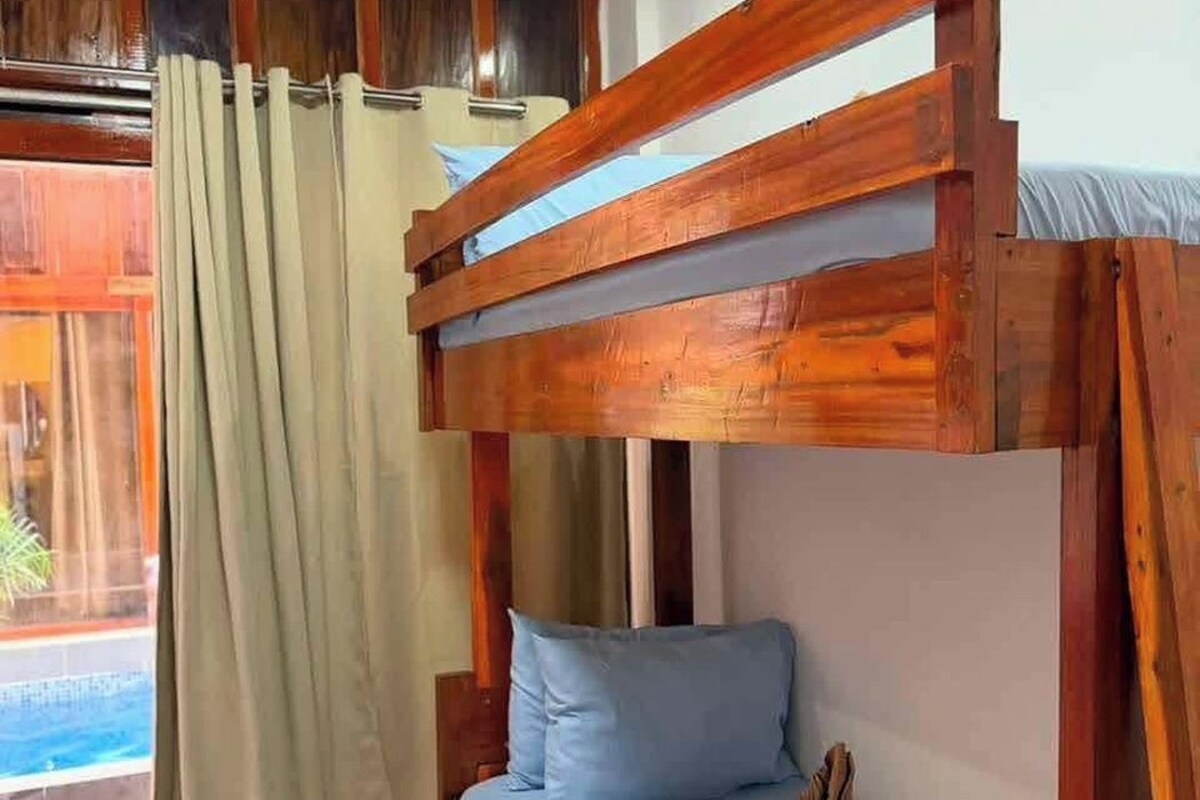 Quadruple Room, Pool View | Wi-fi percuma 
