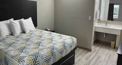 1 King Bed|Suite| NS| Micfridge