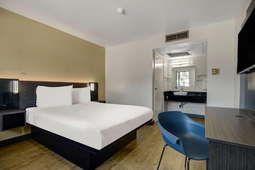 Cozy Queen Bed Room|Pool|Free Wifi