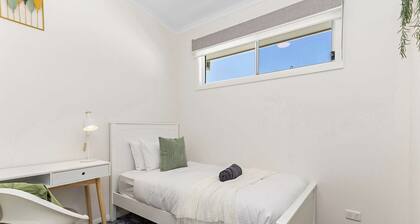 Esplanade Lake House, Pet Friendly