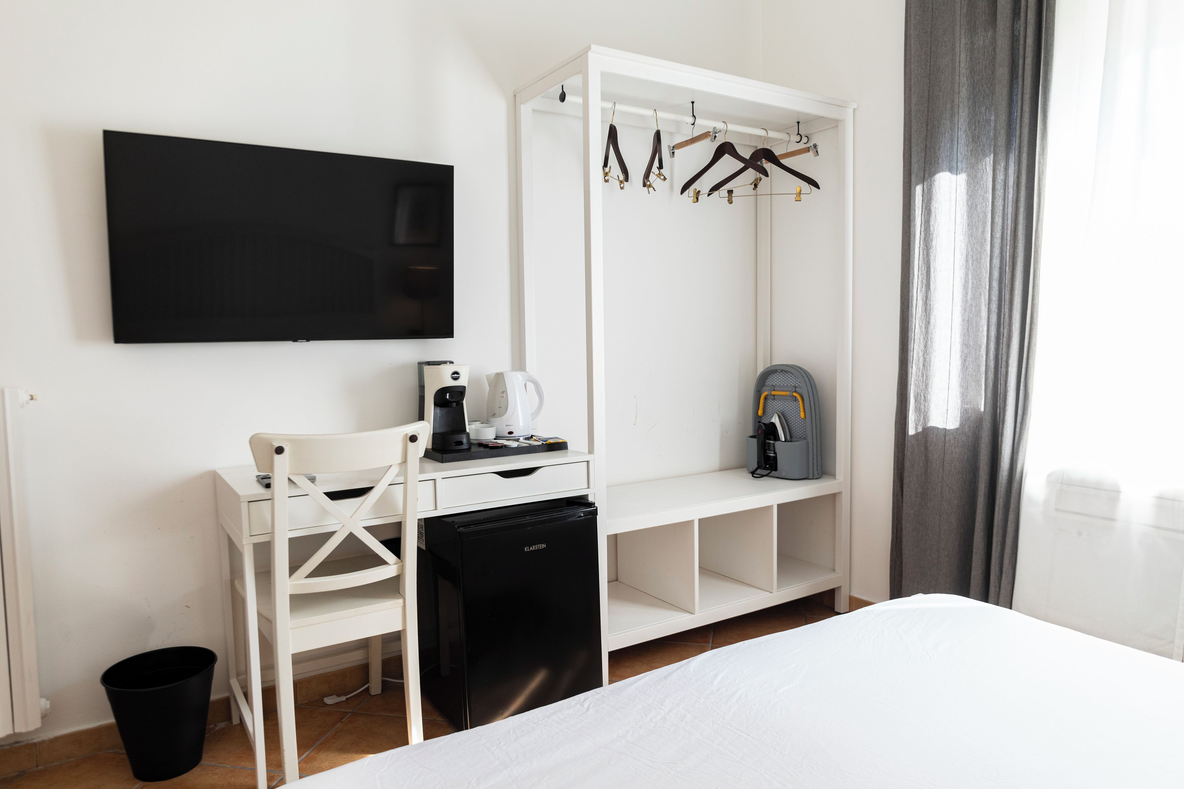 Deluxe Double Room | Desk, laptop workspace, soundproofing, iron/ironing board