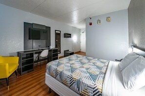 Unclassified image, 4 of 25, button - 1 King Bed | Mob Acc Tub, Nsmk (Branford)