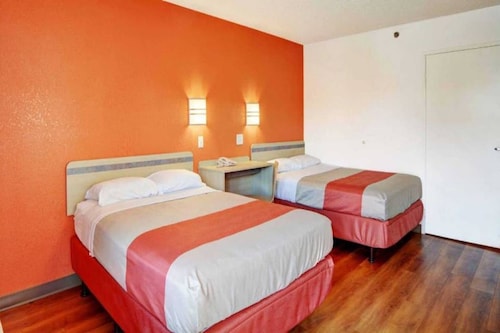 2 Full Beds | Wethersfield