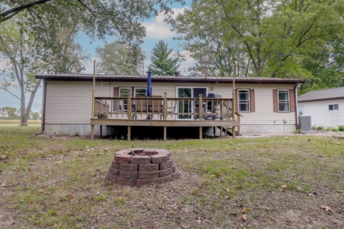 Recently Remodeled! Hillsboro Home w/ Fire Pit
