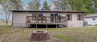 Recently Remodeled! Hillsboro Home w/ Fire Pit