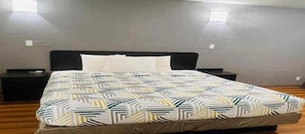 1 Kingsize-Bett | Rauchen, Mikrowellen-Kühlschrank