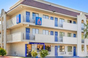 Holiday Home Exterior [summer] - 2 Full Beds | Premium, Micfridge (Phoenix)