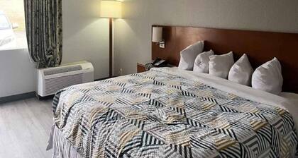 1 King Bed | Non-Smoking
